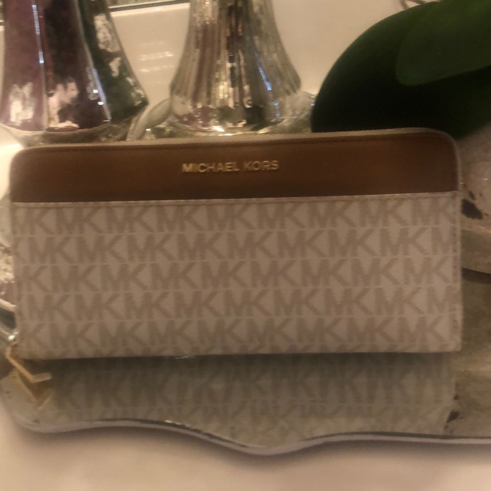 Michael Kors Large Zip Wallet
